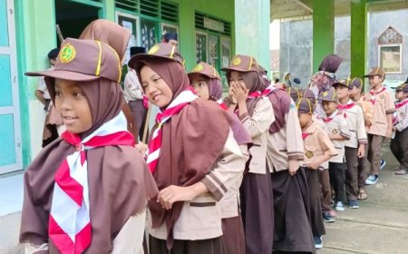 Kegiatan Extra Pramuka - MI Darussa'adah Kritig