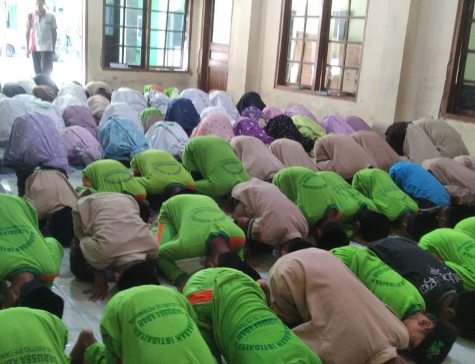 Pembiasaan Sholat Dhuha MI darussa.adah