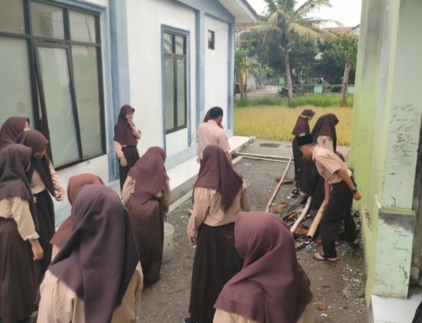 MTs Darussa’adah Adakan Pembiasaan Jum’at Bersih Sekaligus Memperingti Hari Peduli Sampah Nasional (HPSN) 2023